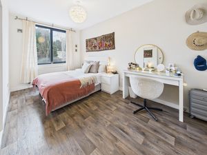 DOUBLE BEDROOM- click for photo gallery